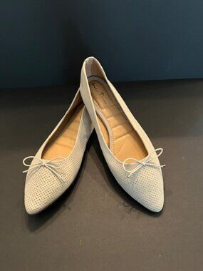 Beige perforated pointed to ballet flats with bow trim